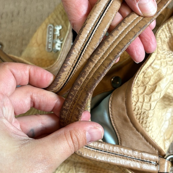 Limited edition coach purse.   Well used - Picture 7 of 8